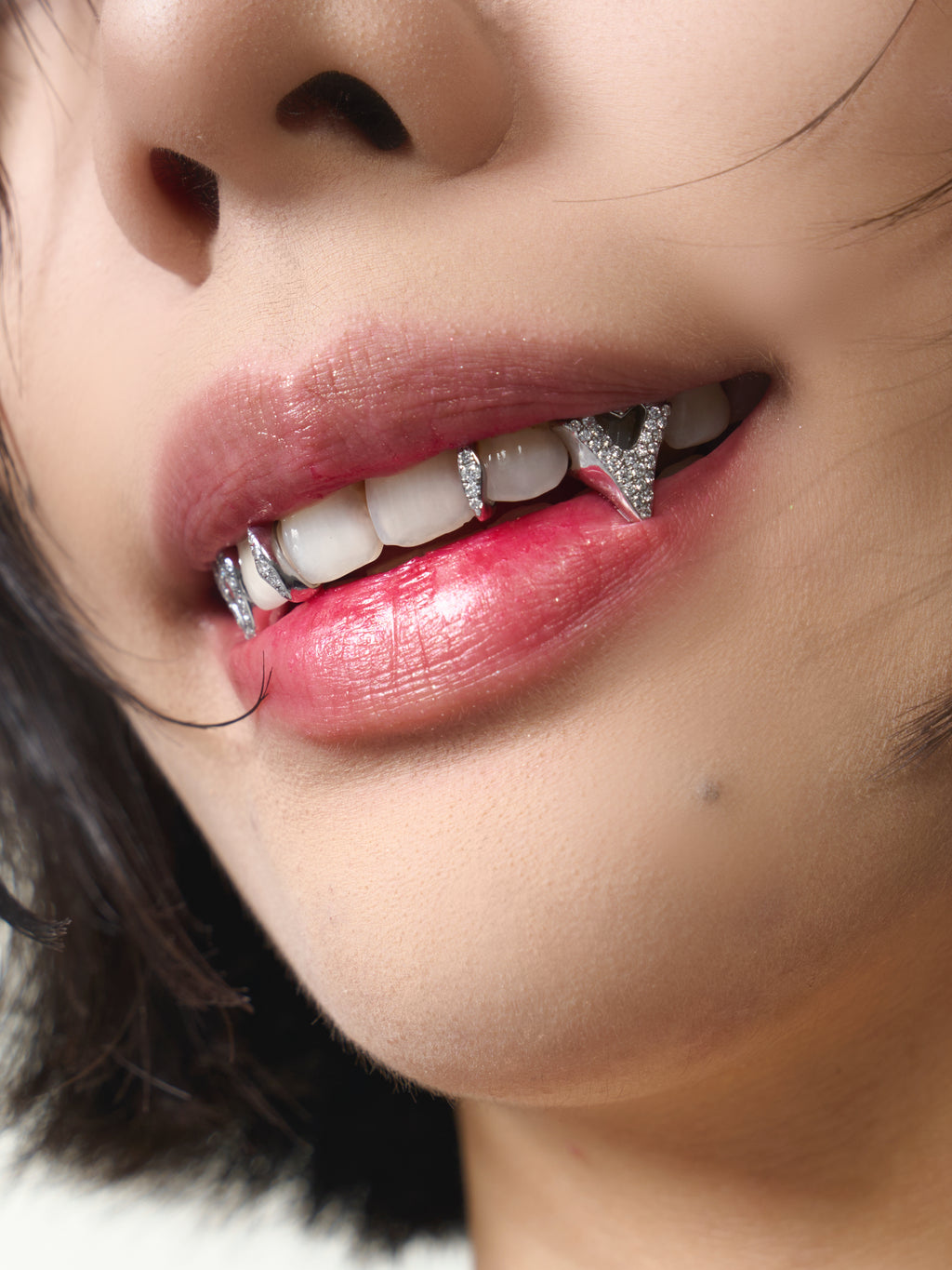 silver vvs moissanite vampire heart cannies grillz (custom-fit)