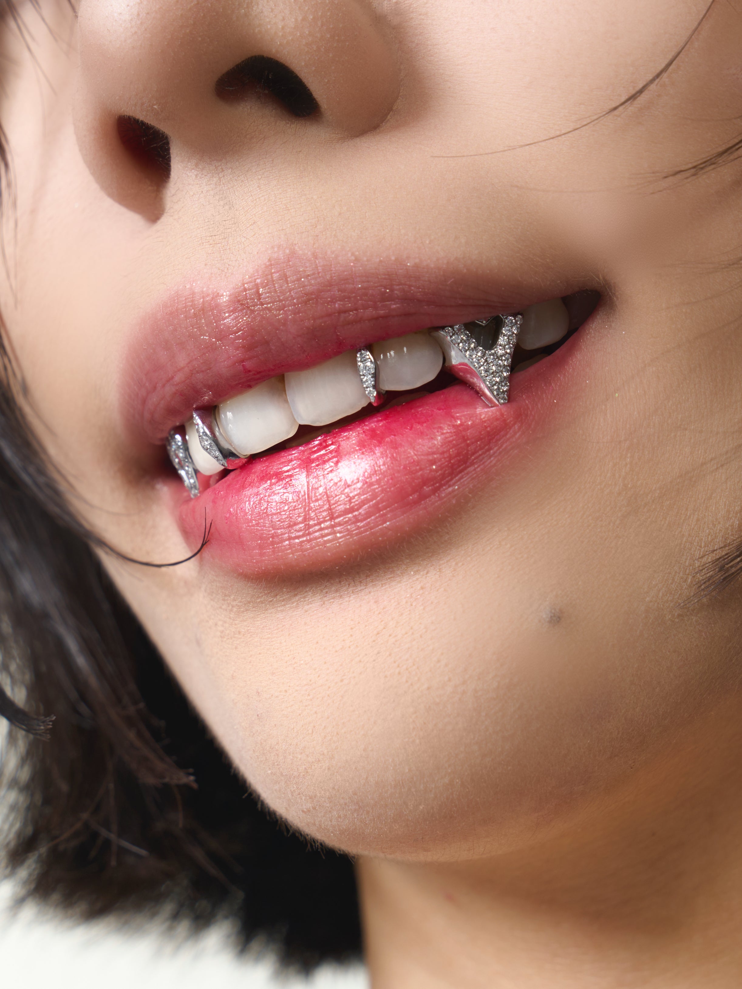 silver vvs moissanite vampire heart cannies grillz (custom-fit)